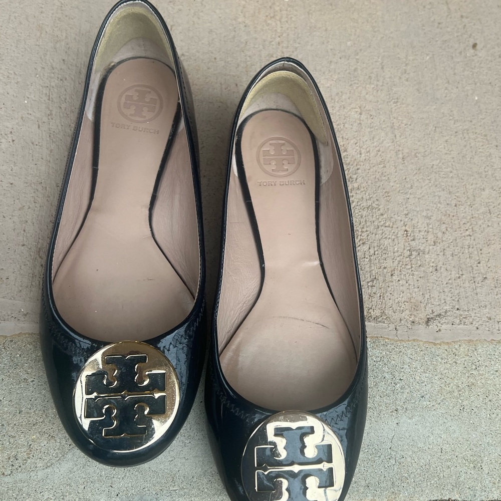 Tory Burch Reva Ballet Flats in Black with Gold Emblem - Picture 2 of 6